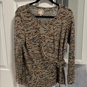 Chic Patterned Women's Blouse with Tie Detail